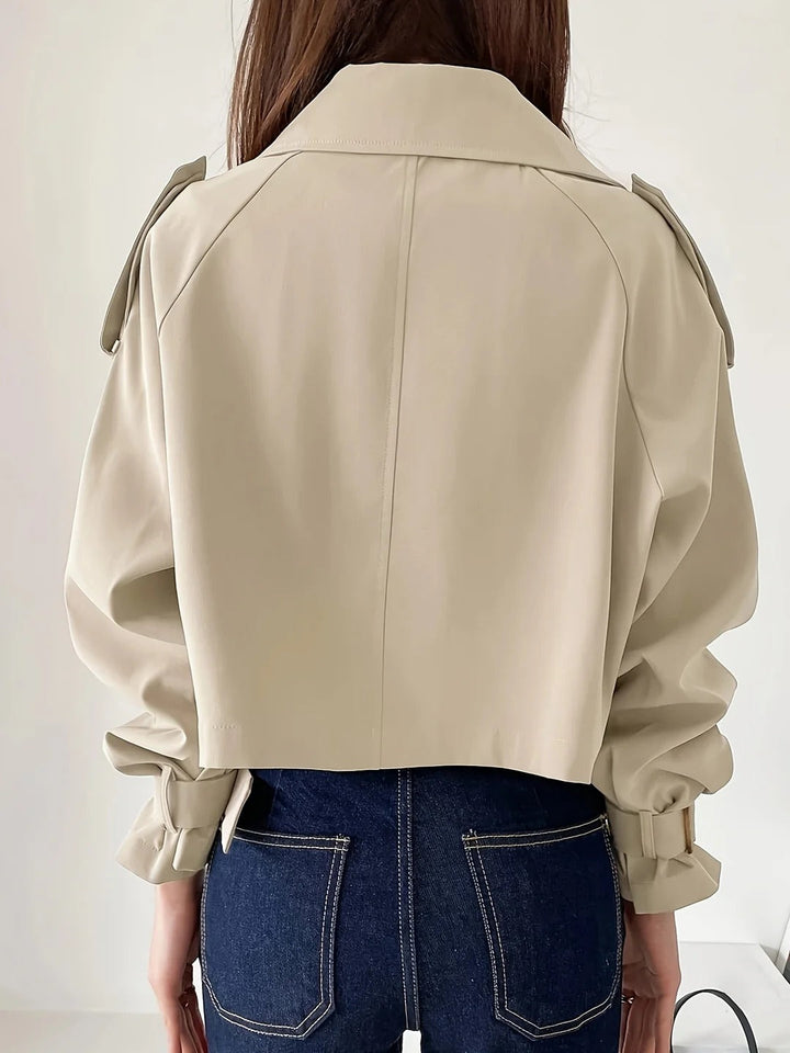Chic Casual Short Trench Coat Effortless Style for Everyday Layers