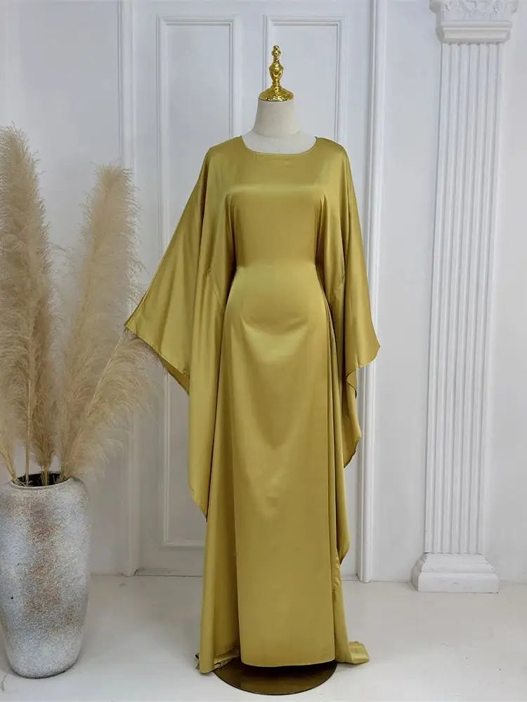 Elegant Maxi Dress with Spaghetti Straps and High Slit