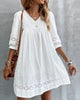 Chic und Stil | Dress Made of Solid Color Lace with V-Neck and Three-Quarter Sleeves