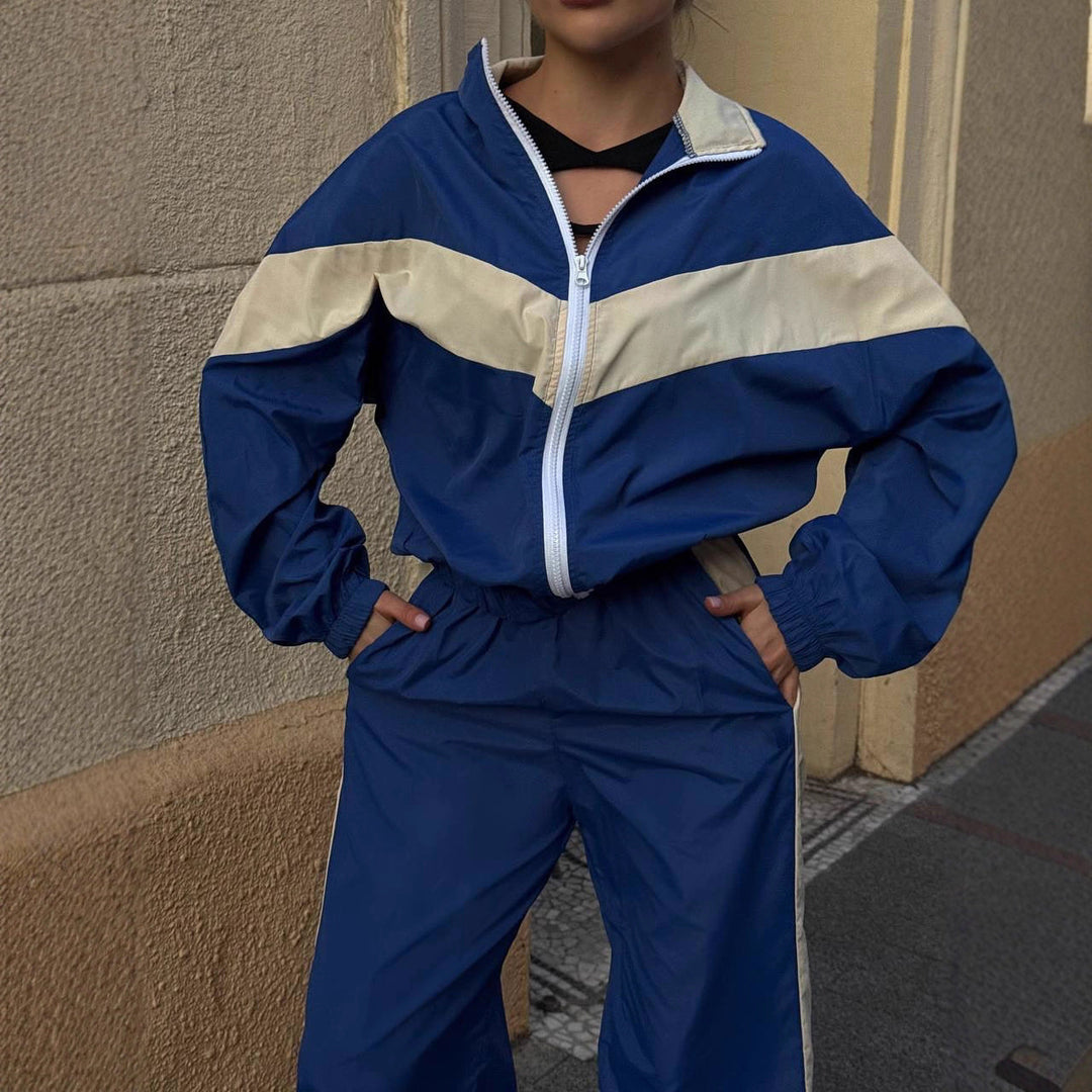 Women's sporty windbreaker with high collar and contrasting stripes Chic & Stil