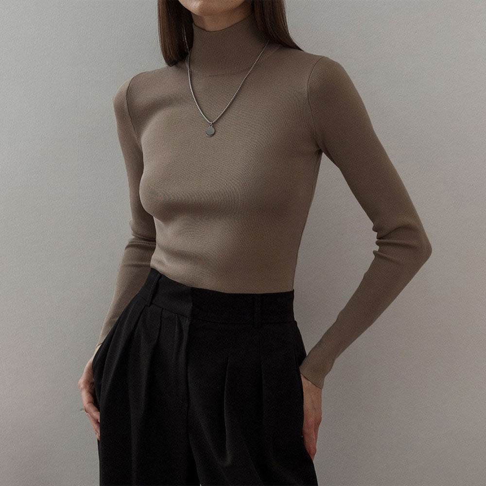 Trendy turtleneck sweater for women in soft cotton Lune London