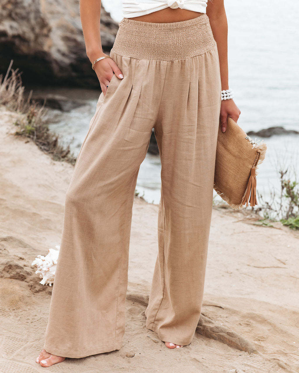 Light linen pants for women with elastic waist and wide fit Lune London