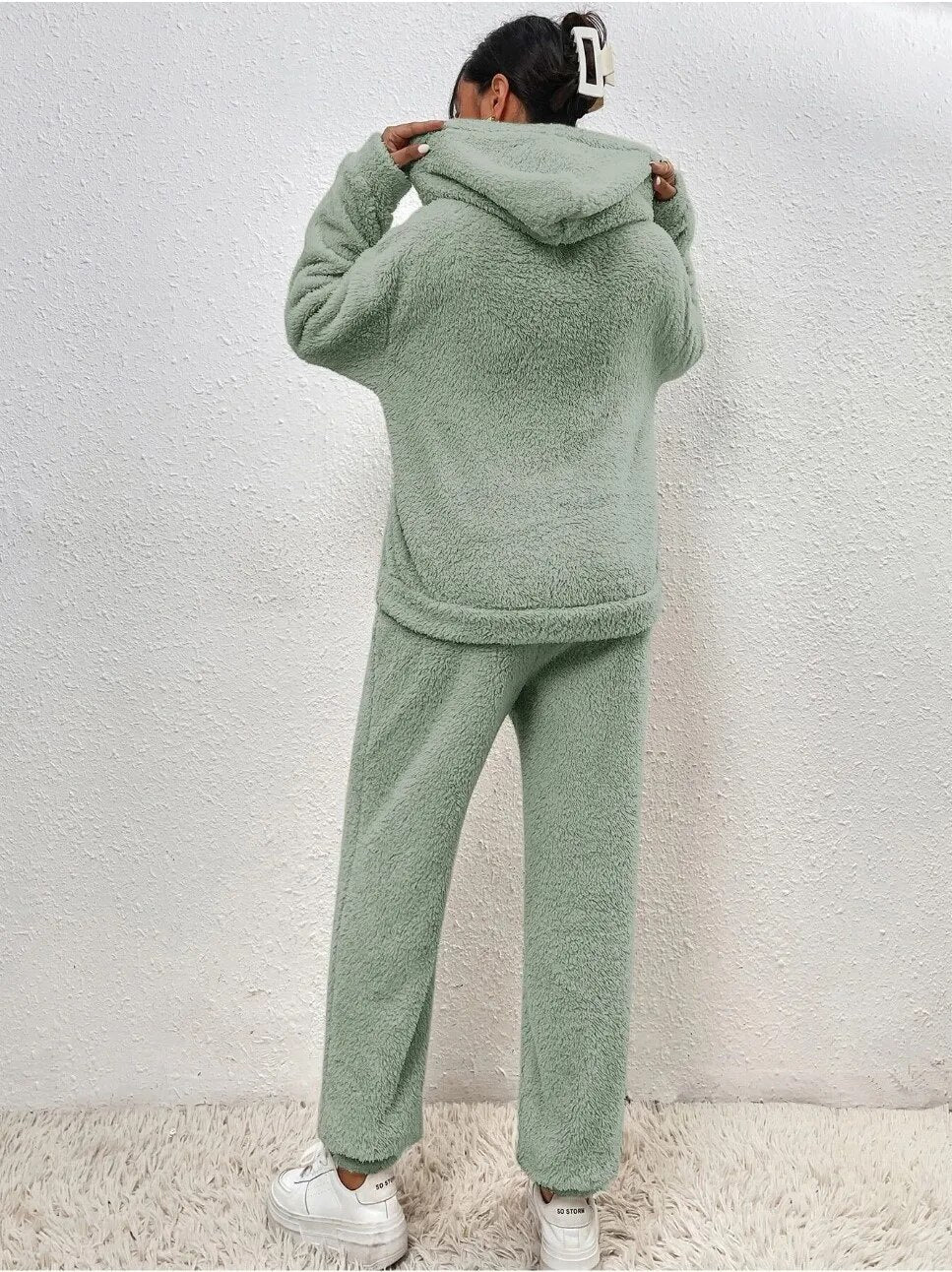 Ultra-Comfortable Teddy Hooded Housesuit Cozy Elegance for Relaxed Moments