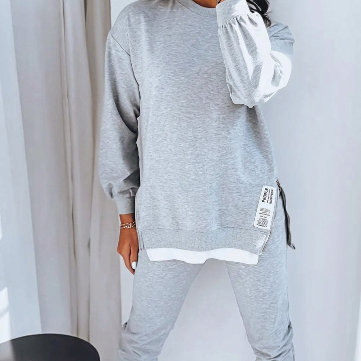 Women’s Cozy Tracksuit Set – Long Sleeve & Fitted Pants
